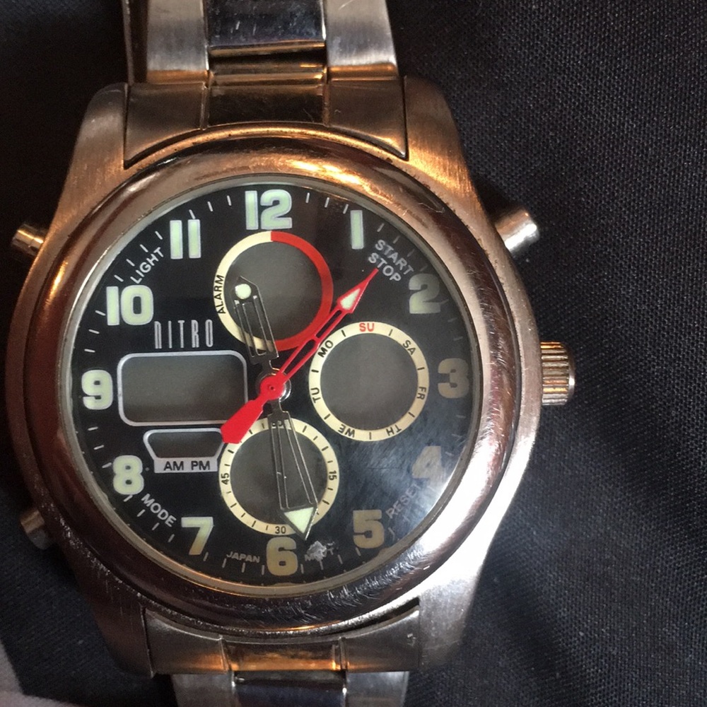 Advance stainless steel water resistant watch